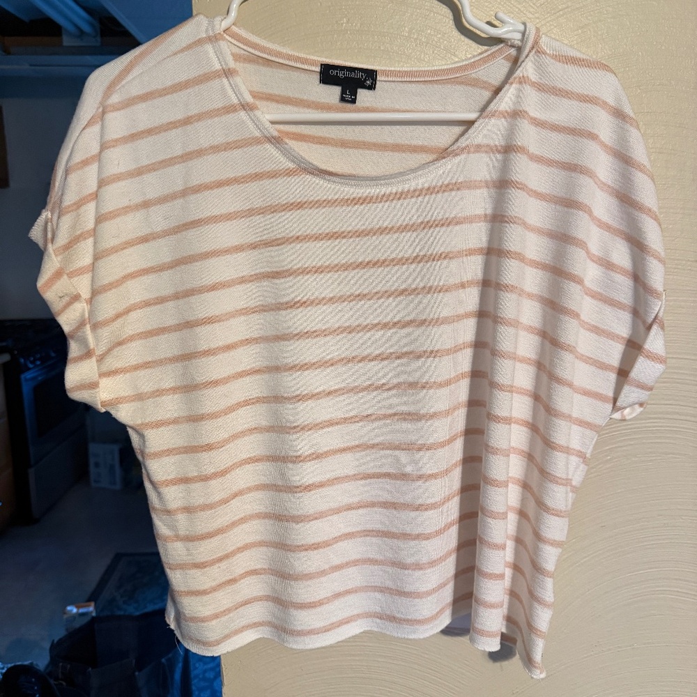 Short sleeve, oversized, cropped top